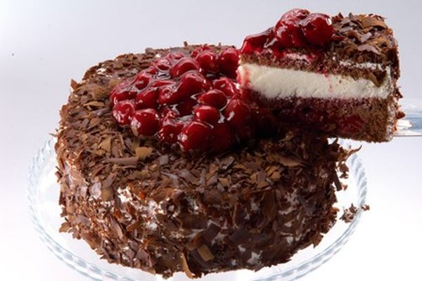 Özsüt’ün dayanılmaz lezzeti “karaorman pastaları”