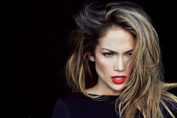 Jennifer Lopez 70 parçalık bir kozmetik koleksiyonu çıkarıyor!