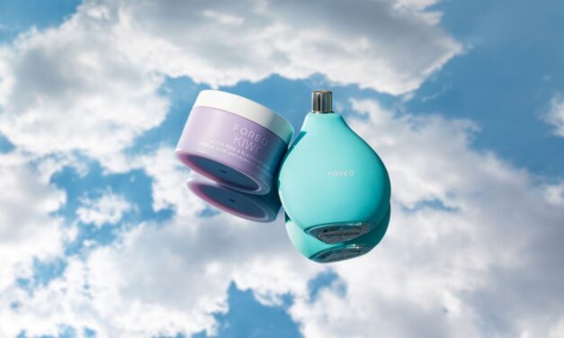 FOREO KIWI™ cilt yenileyici bakım rutini ile daha pürüzsüz ve arınmış bir cilt görünümü kazandırıyor